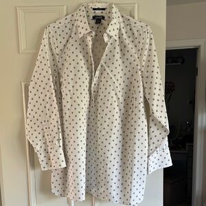 Lands End  White and Blue Polka dot popover blouse. Hidden button placket.